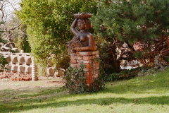 ferienwohnung-elbhang-villa-am-zuckerhut-kunst-im-garten