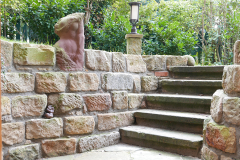 pillnitz-elbhang-sandsteintreppe-eingangsbereich-ferienwohnung